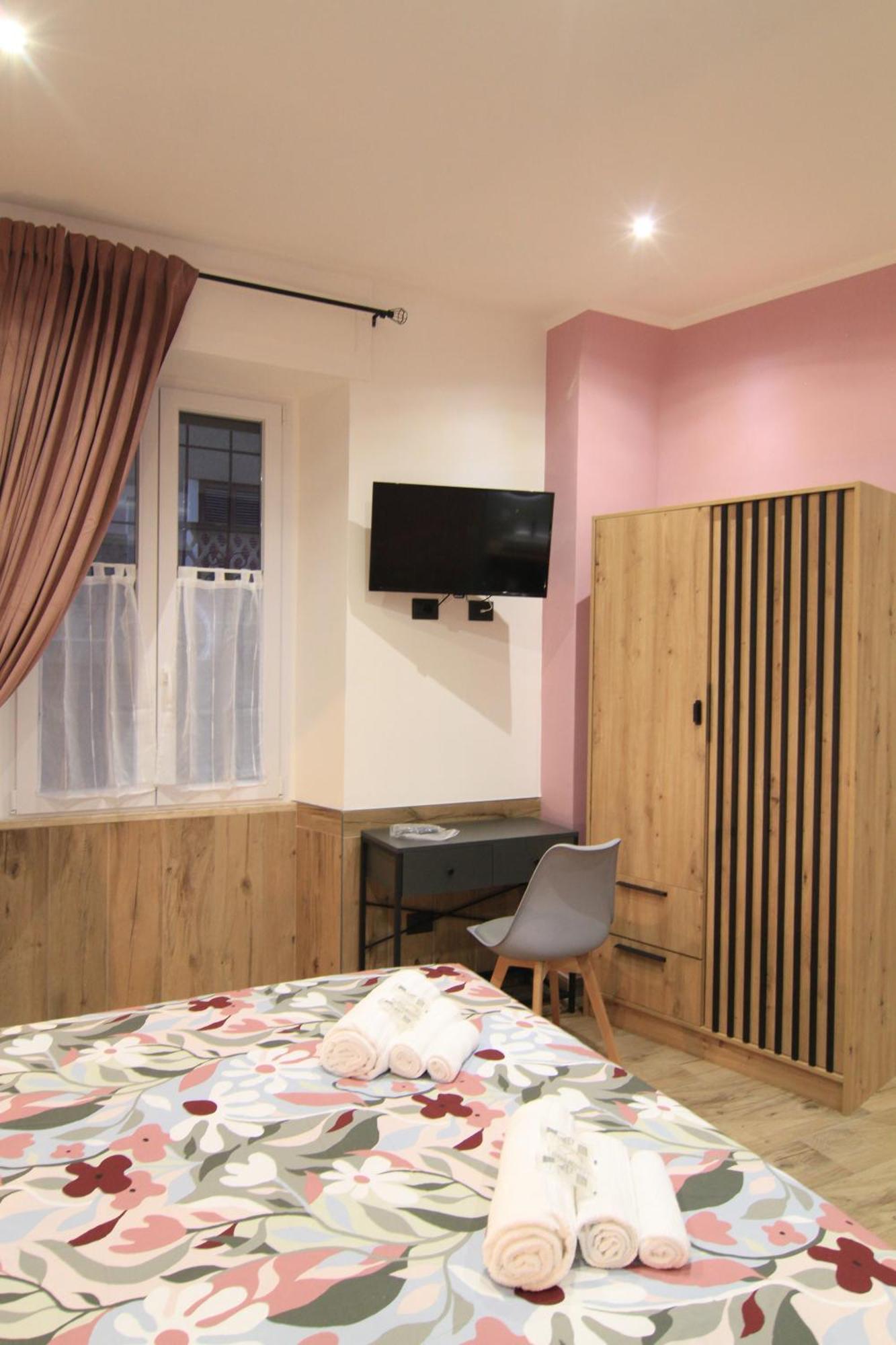 Helle Hus Guest House - 200M From Piazza Bologna Metro And 10 Minutes From The Colosseum Extérieur photo
