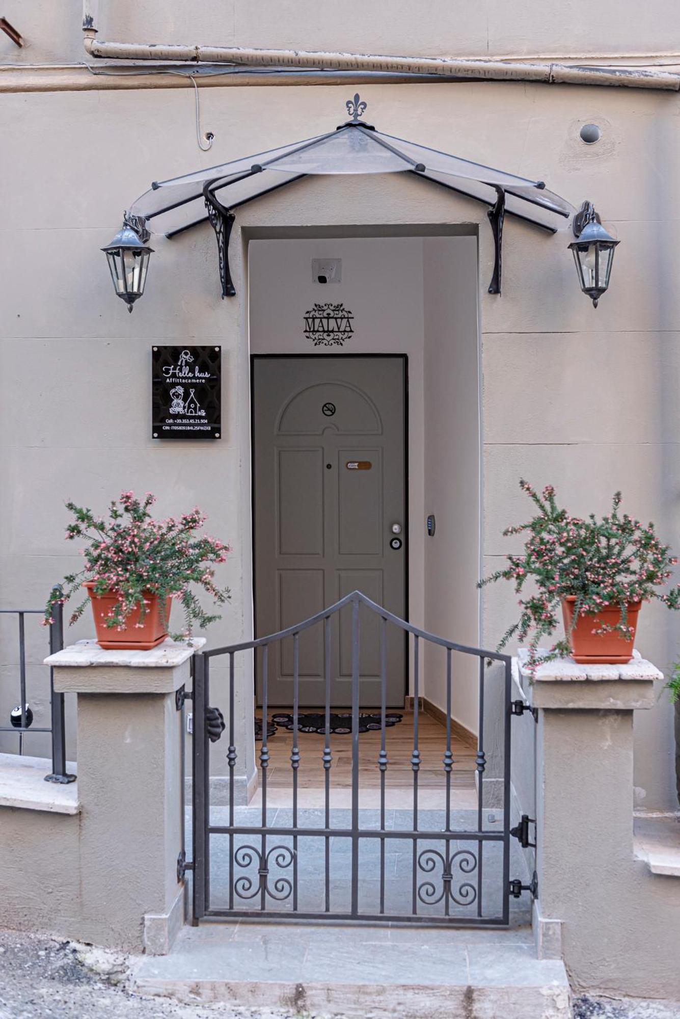 Helle Hus Guest House - 200M From Piazza Bologna Metro And 10 Minutes From The Colosseum Extérieur photo
